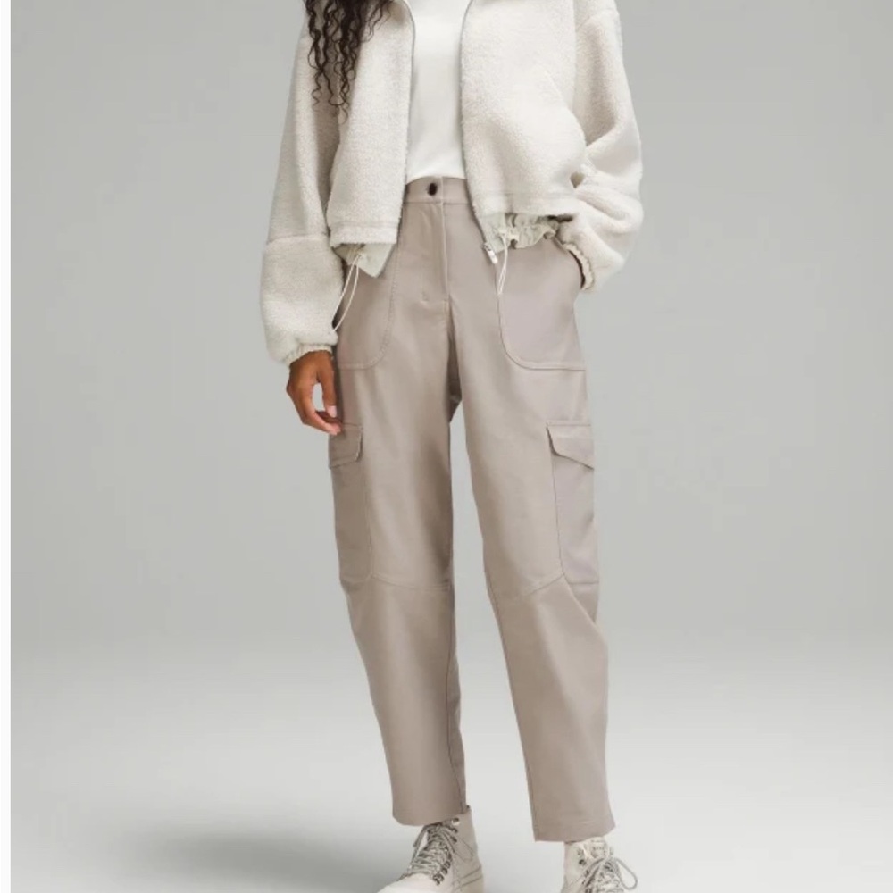 NWT lululemon Light Utilitech Cargo Pocket High-Rise Pant
